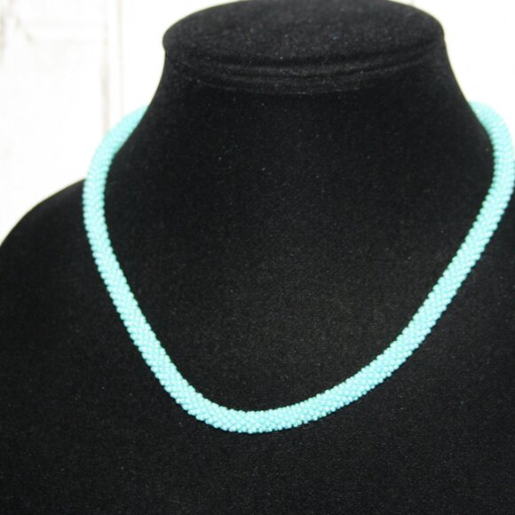 Beautiful teal glass beaded necklace with toggle clasp Made in Nepal 18" - Picture 4 of 5
